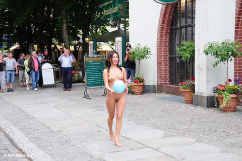Nude in Public nude photo 630