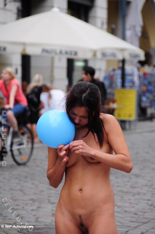 Nude in Public nude photo 634