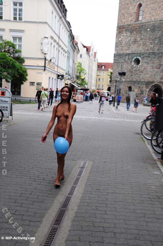 Nude in Public nude photo 604