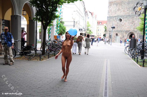 Nude in Public nude photo 610