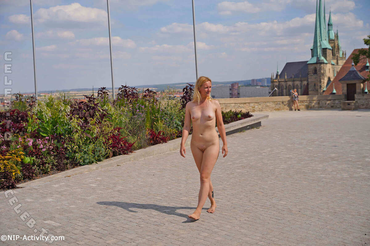 Nude in Public nude photo 3