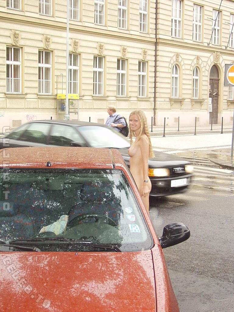 Nude in Public nude photo 9