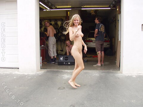Nude in Public photo 2
