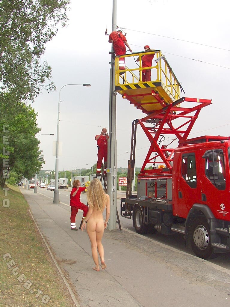 Nude in Public nude photo 8