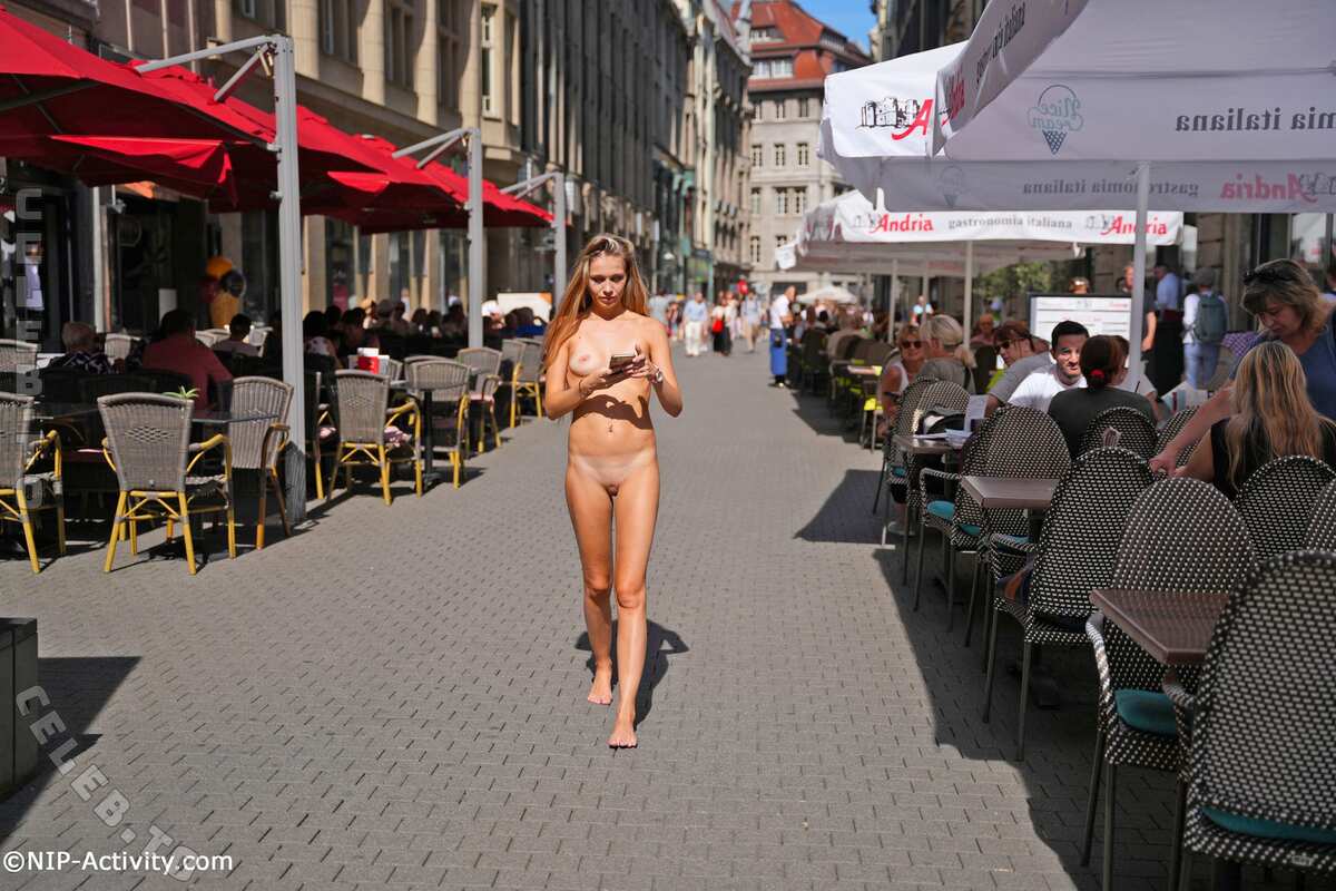 Nude in Public nude photo 10