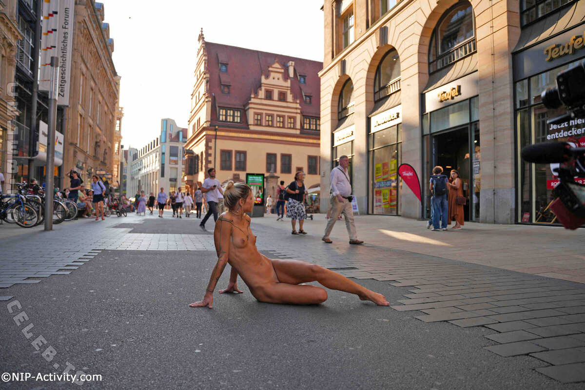 Nude in Public nude photo 16