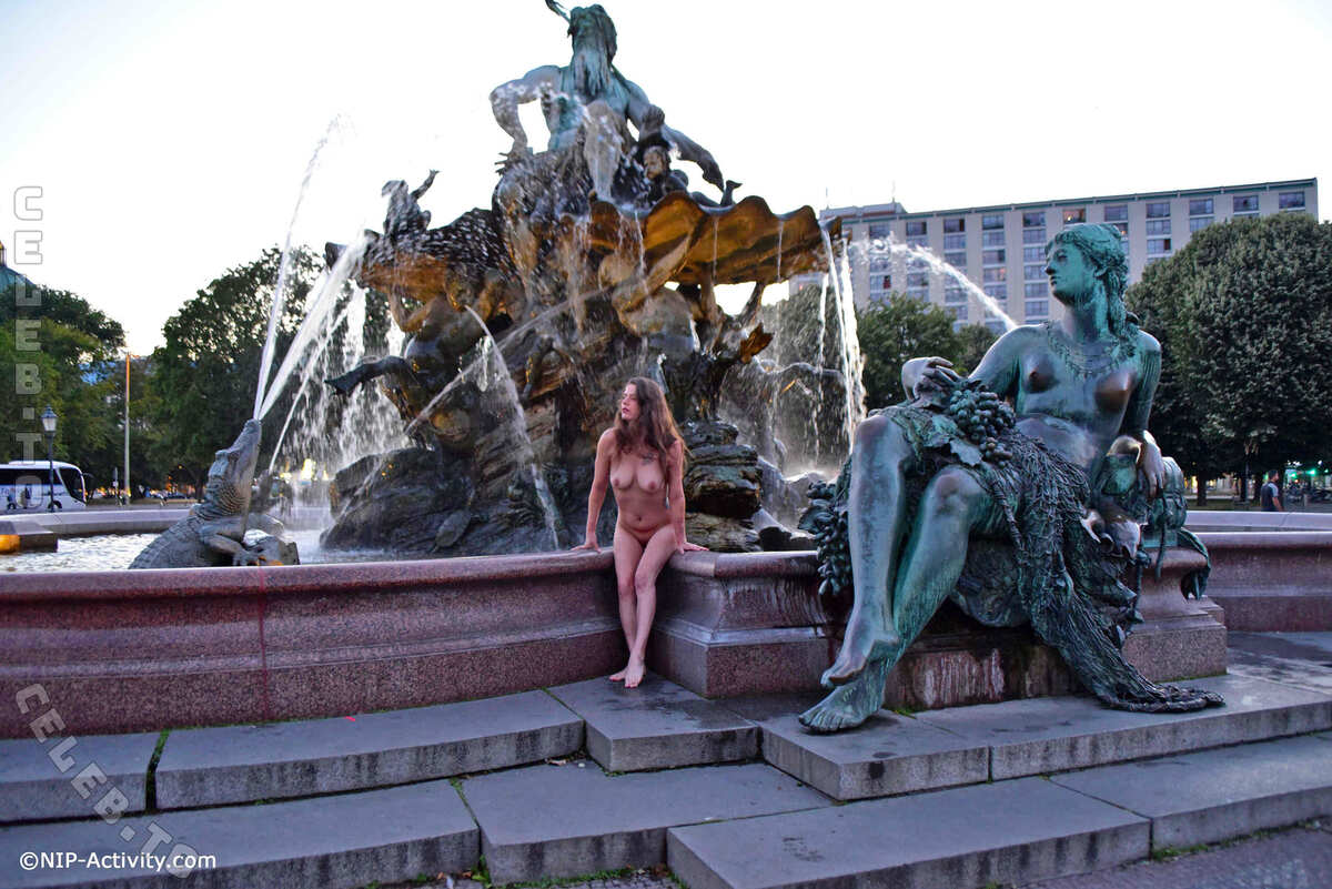 Nude in Public nude photo 9