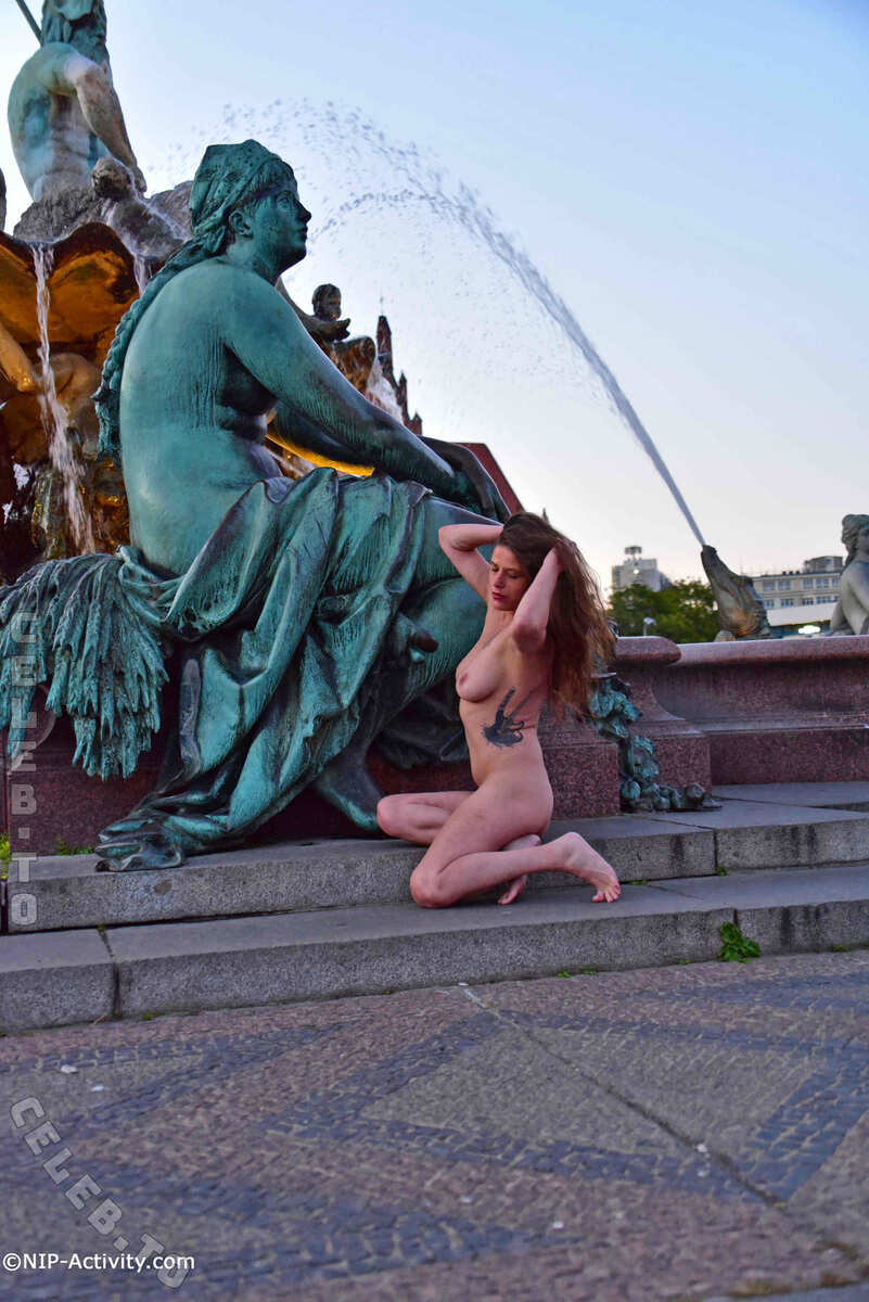 Nude in Public nude photo 9