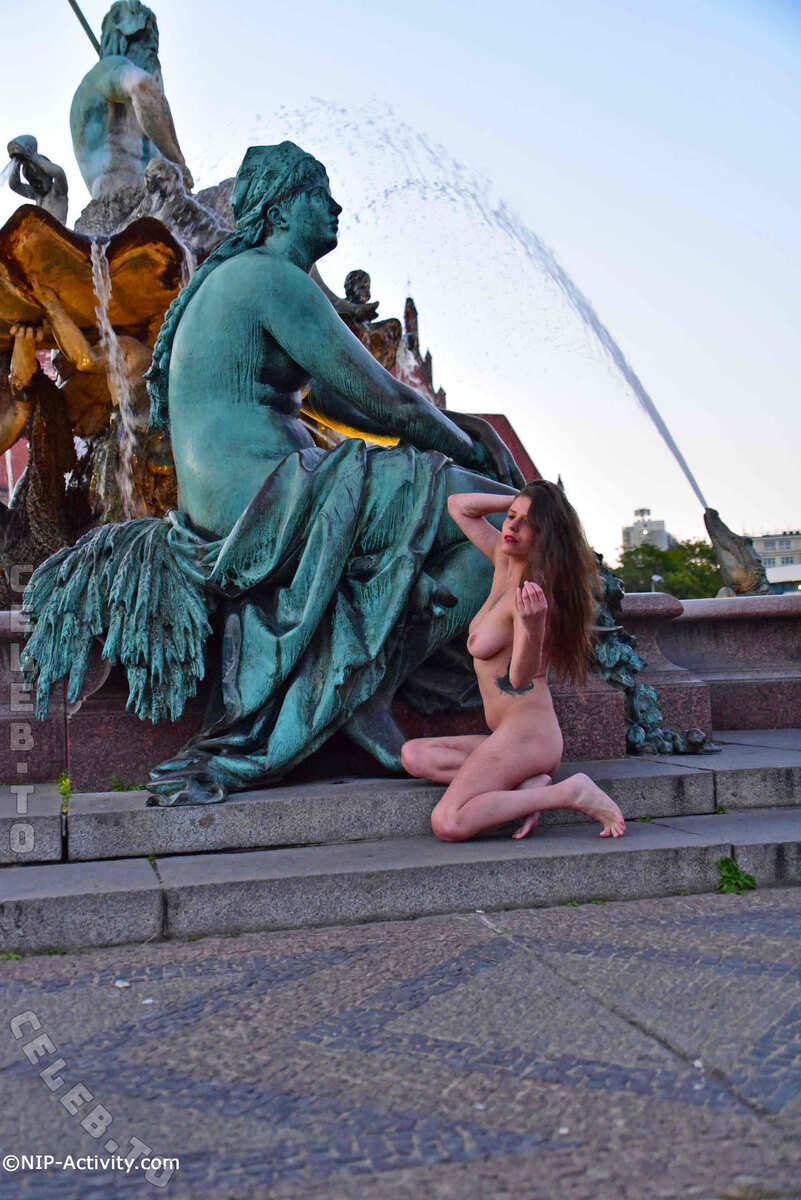 Nude in Public nude photo 10