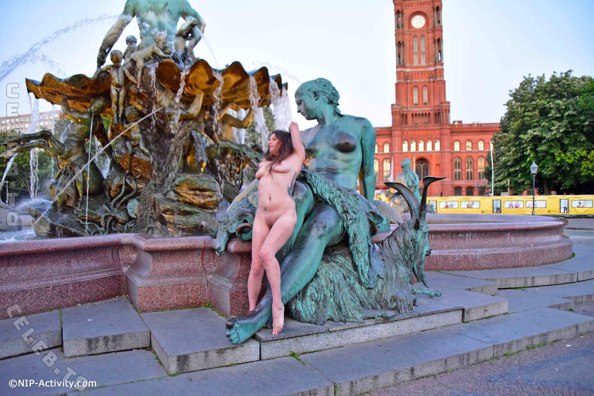 Nude in Public nude photo 14