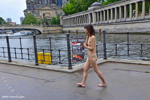 Nude in Public New (20 photos)