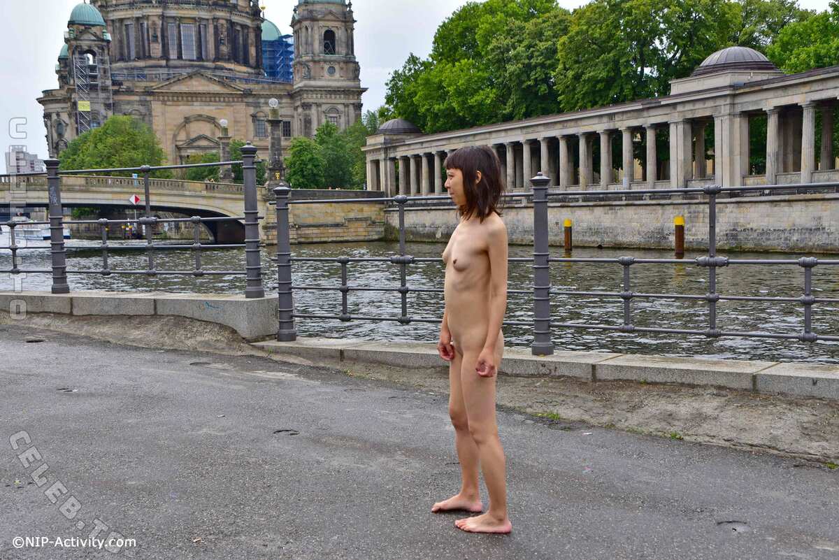 Nude in Public nude photo 9