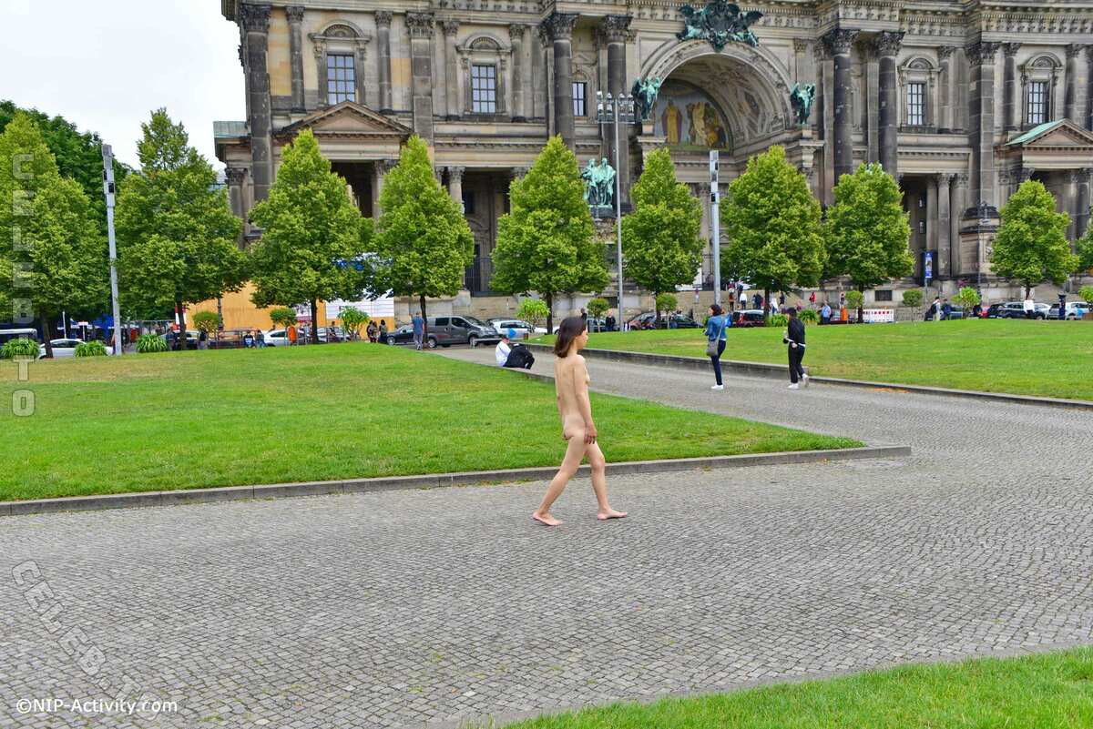 Nude in Public nude photo 19