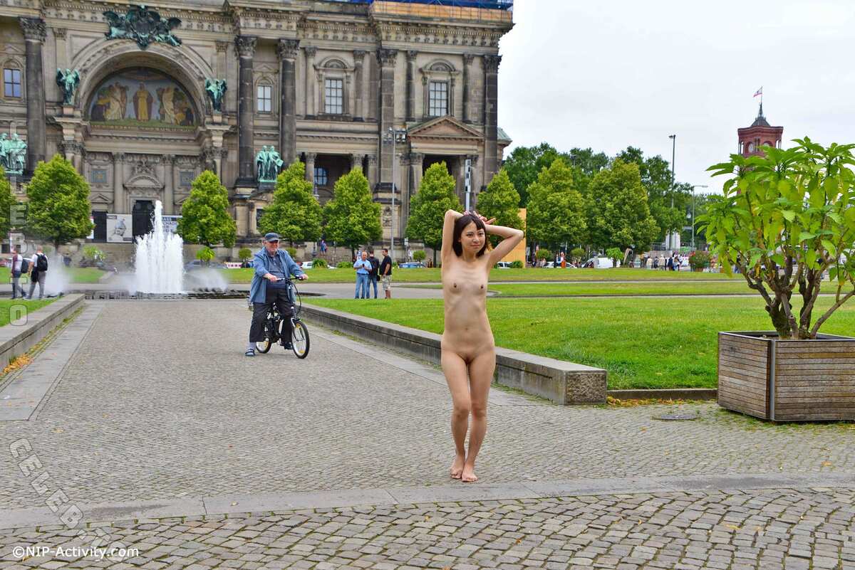 Nude in Public nude photo 5
