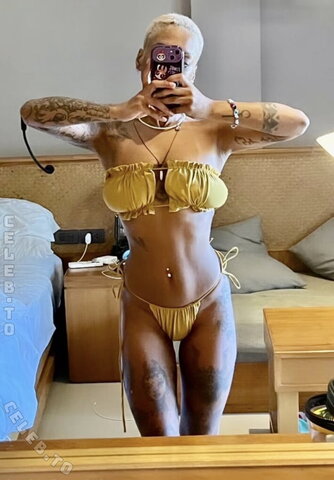 Nura Habib Omer nude photo 10