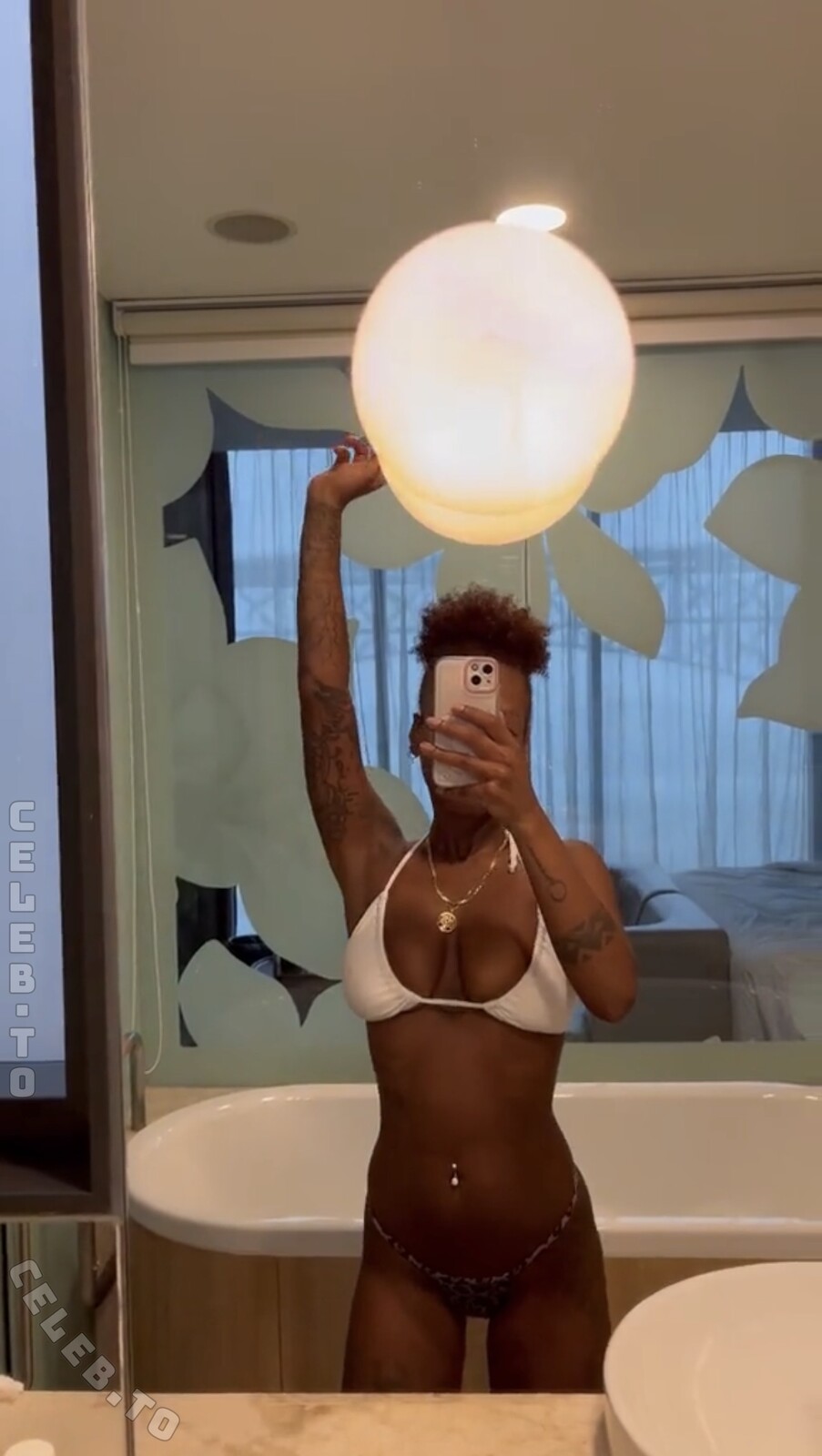 Nura Habib Omer nude photo 3