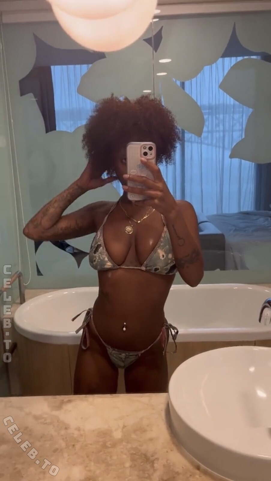 Nura Habib Omer nude photo 9
