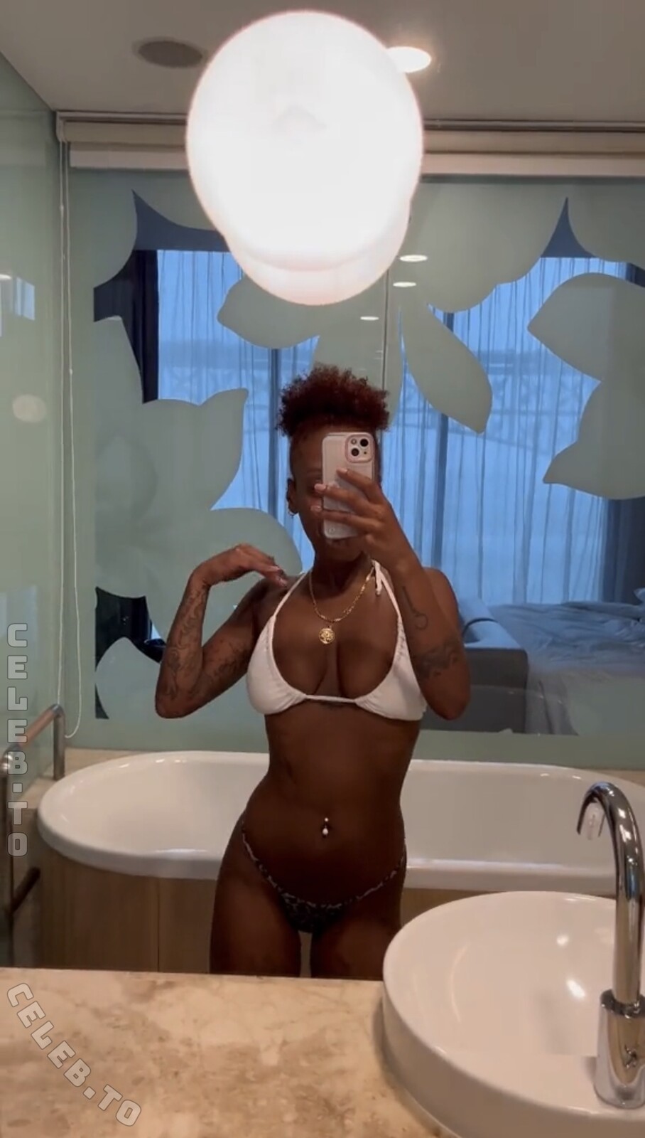 Nura Habib Omer nude photo 10