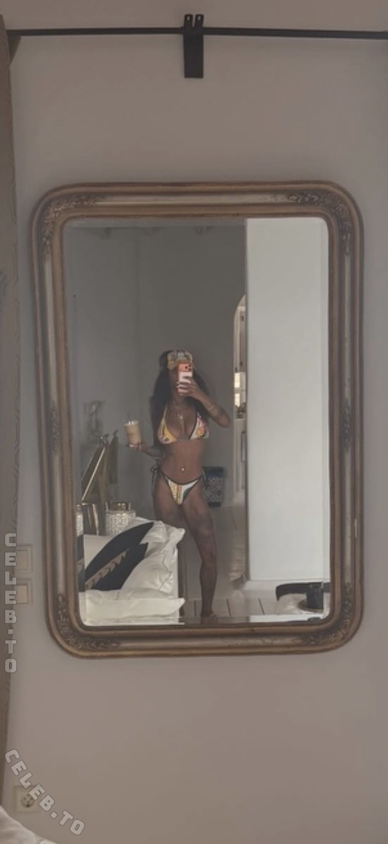 Nura Habib Omer nude photo 2