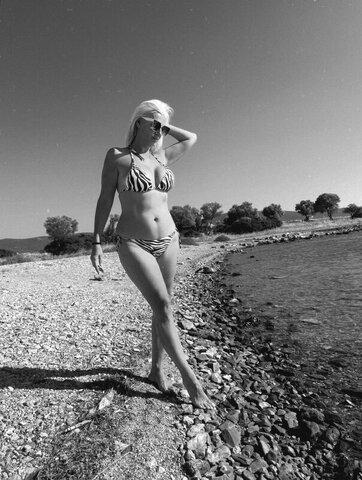 Nurcan Bingöl nude photo 11