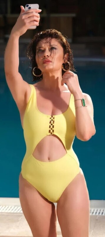 Nurgül Yeşilçay nude photo 3