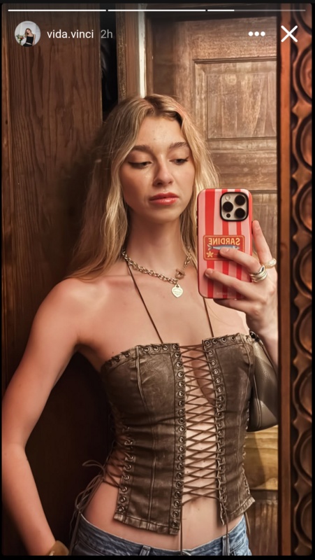 Nursevirg nude photo 1