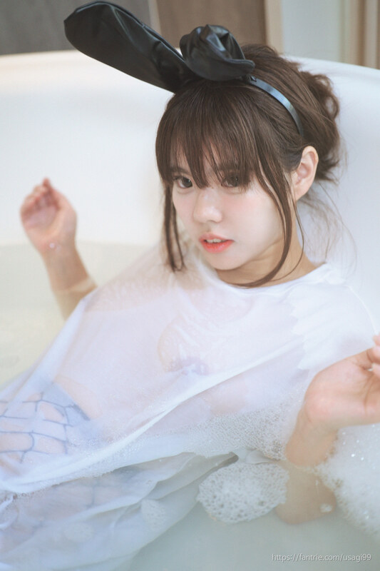 ny991017 nude photo 3
