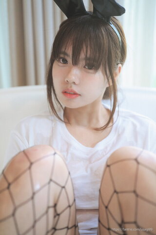ny991017 nude photo 4