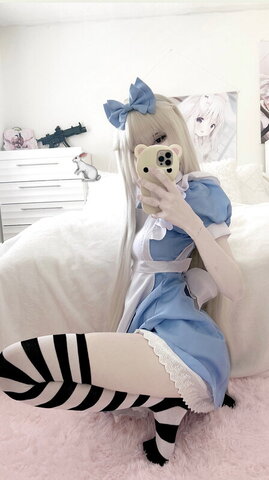 nyauseea nude photo 4