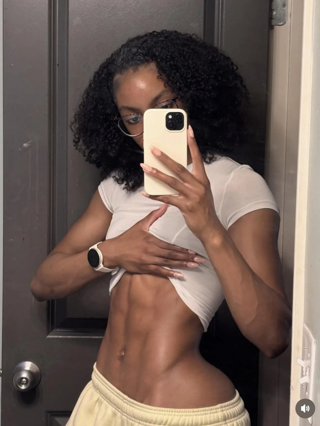 Nyla Davis nude photo 4
