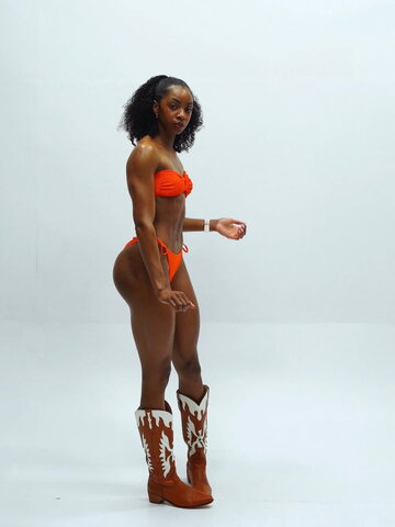 Nyla Davis nude photo 3