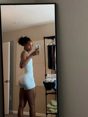Nyla Davis nude photo 1
