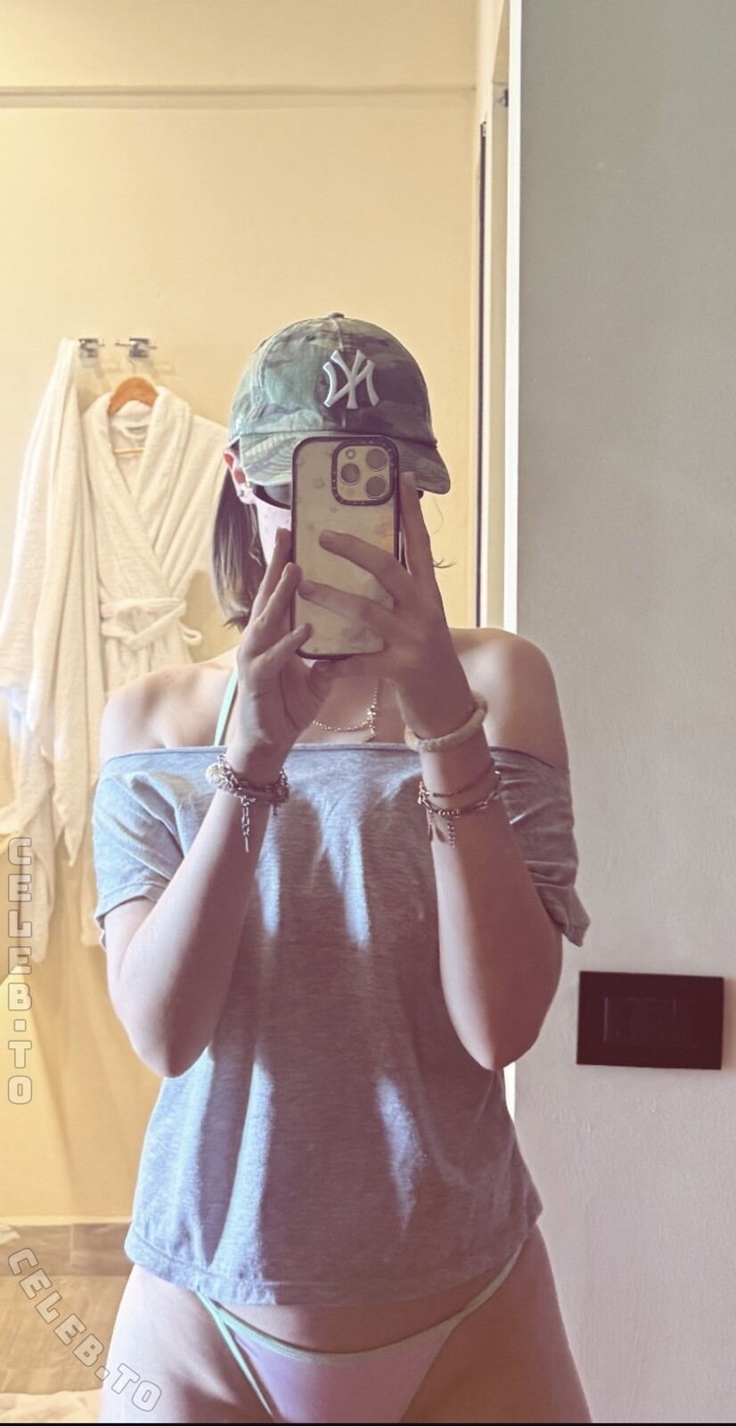 Nylaamriaa nude photo 1