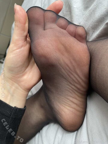 Nyloninaa Missinaa nude photo 3