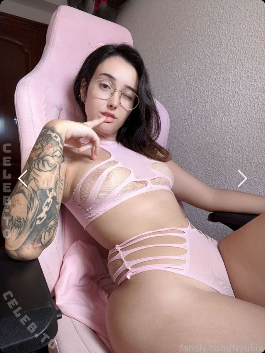 Nyukix nude photo 8