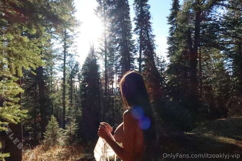 Oakly Johnson / itzoaklyj – In the forest with black bra white bra
