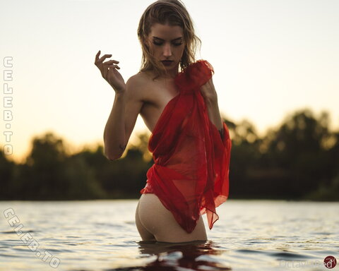 Octavia Red nude photo 8