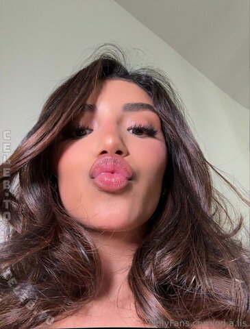 Odalis Gonzales nude photo 9