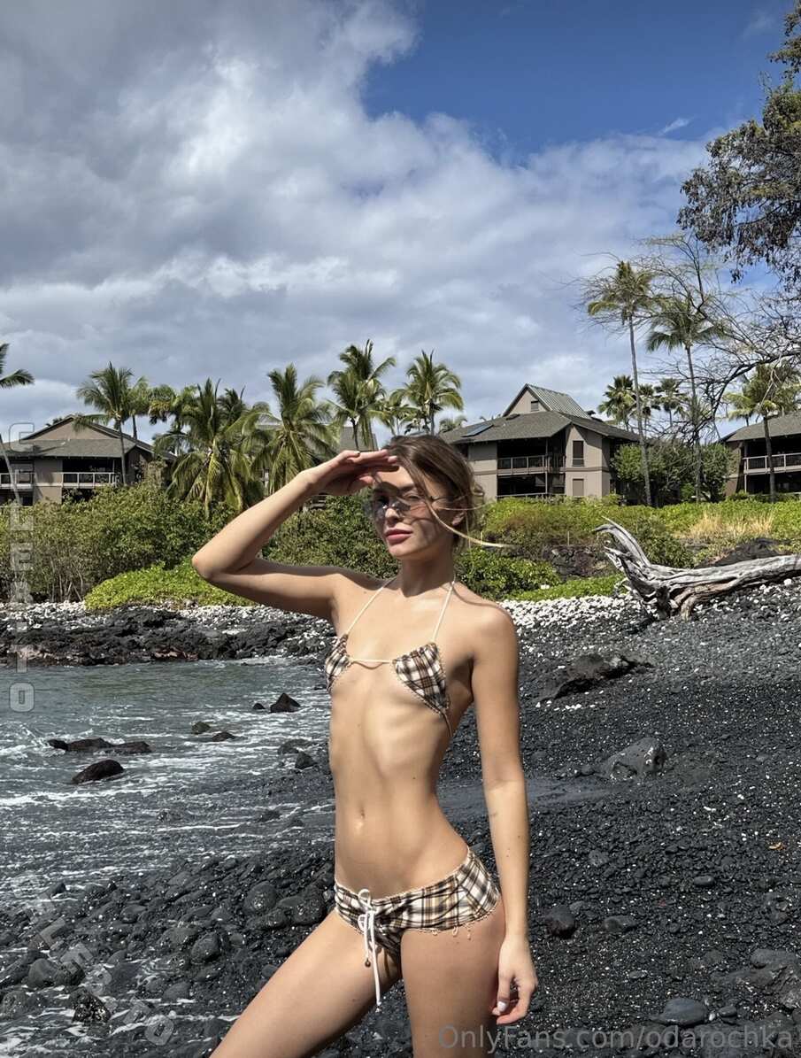 Odarochka / Darya Komarova nude photo 4