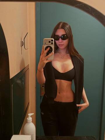 Odette Orlena nude photo 6