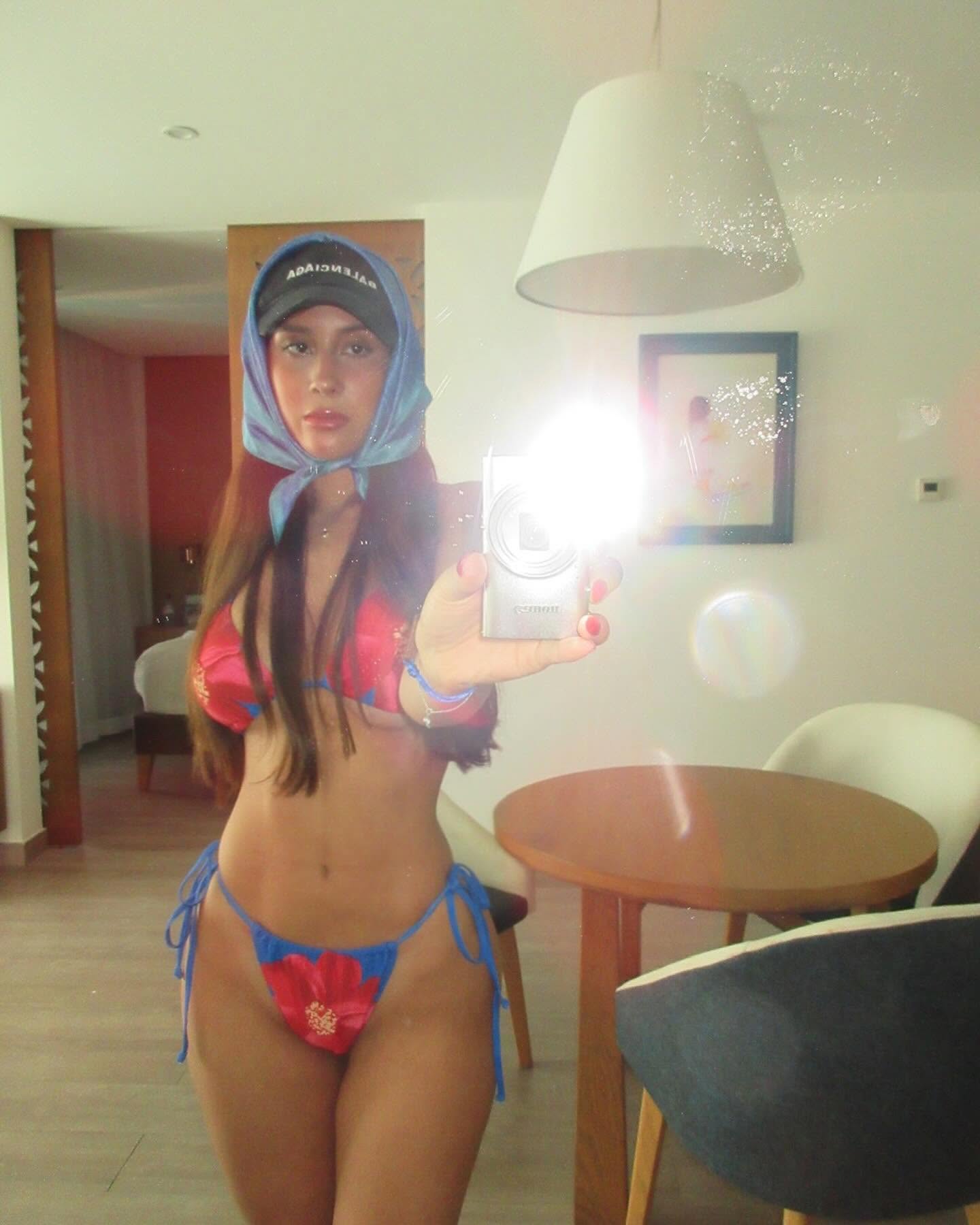 Odette Orlena nude photo 10