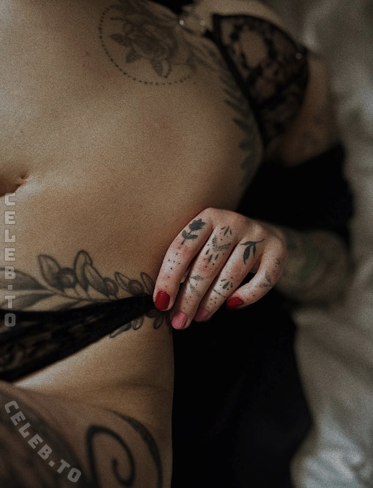 Ohmymind nude photo 8