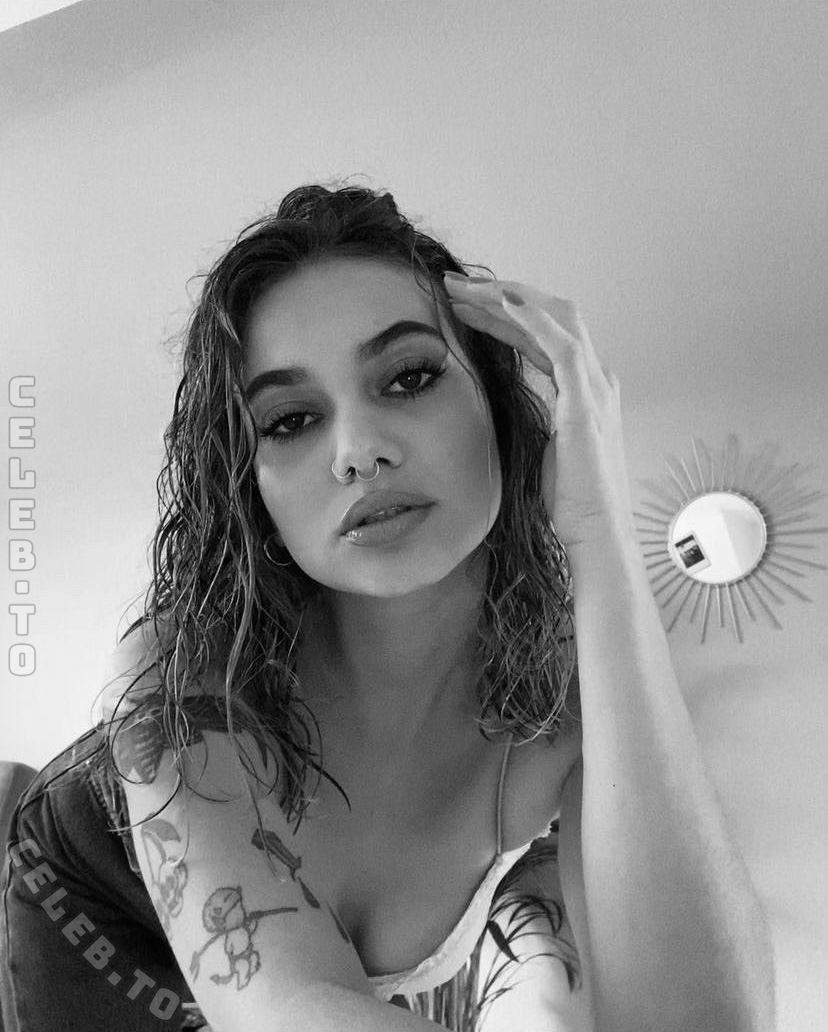 Ohneklamotte nude photo 2