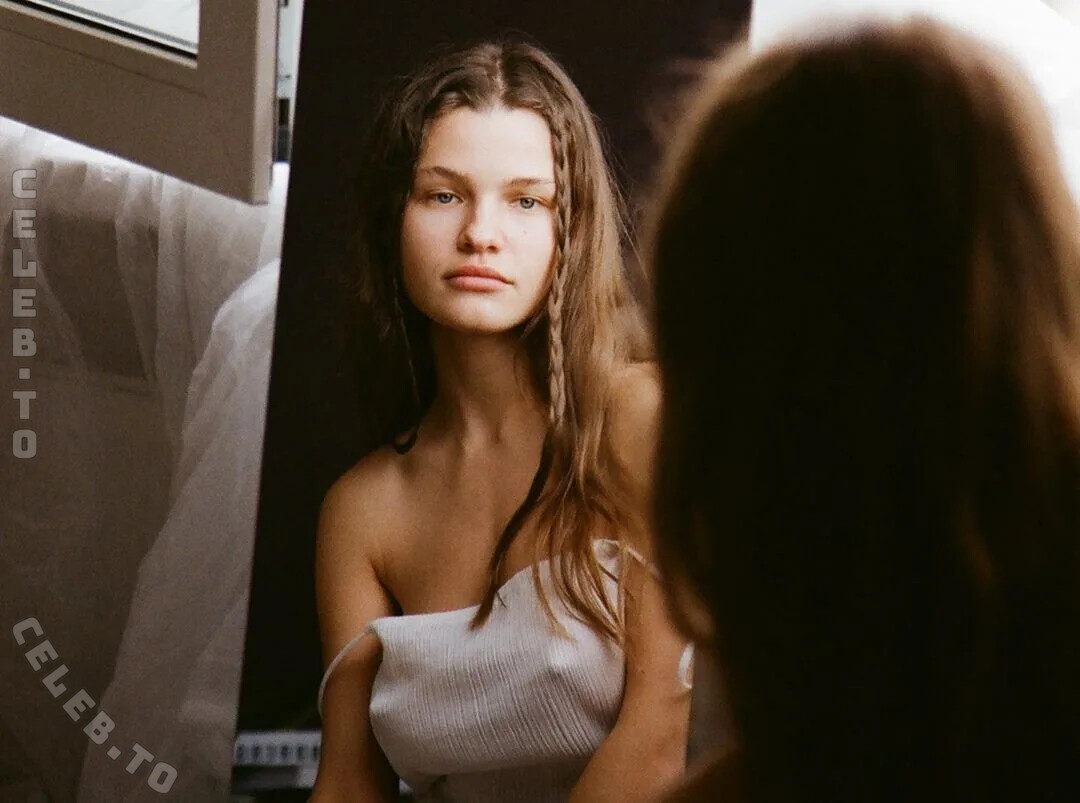 Olga Obumova nude photo 11