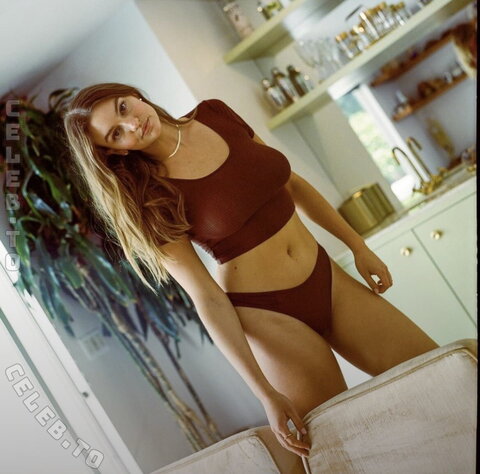Olivia Brower nude photo 1