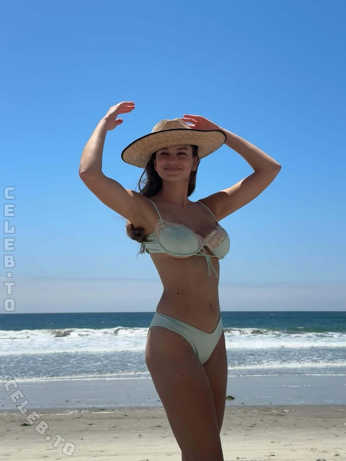 Olivia Brower nude photo 4