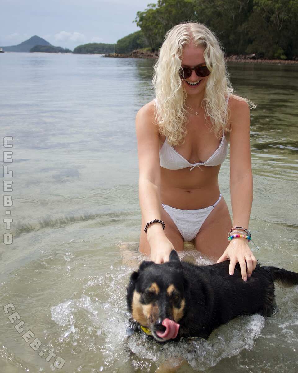 Olivia Krogh nude photo 4