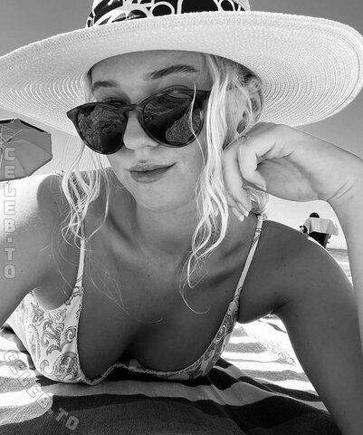 Olivia Krogh nude photo 63