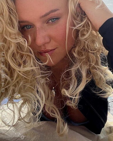 Olivia Krogh nude photo 44