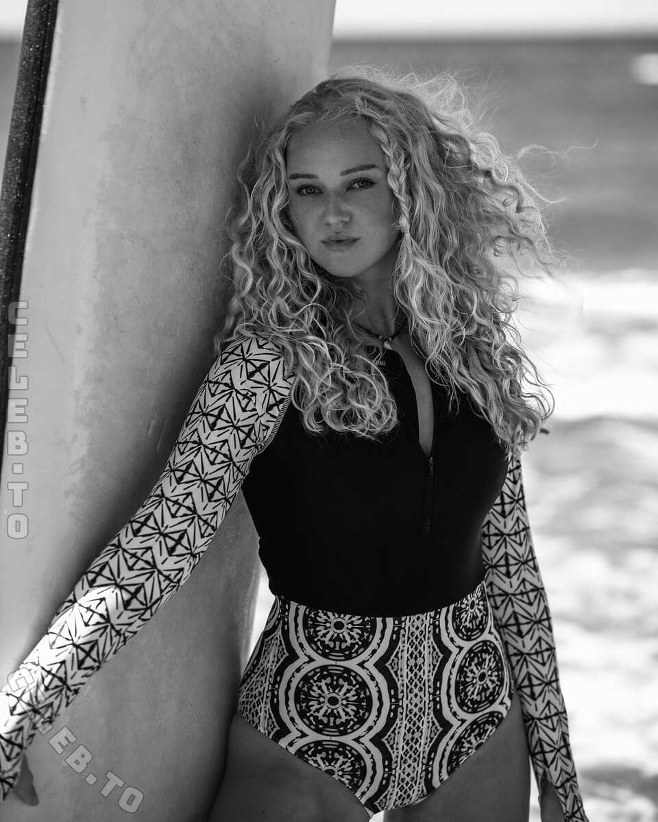 Olivia Krogh nude photo 18